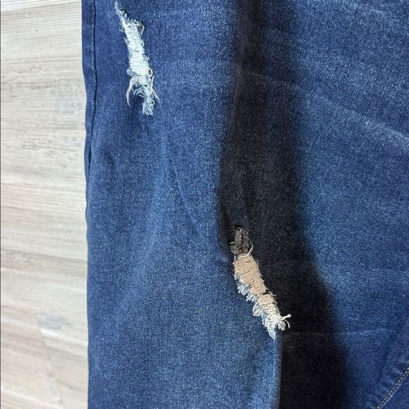 BloomChic Dark Blue Jean Shorts - Picture 4 of 5